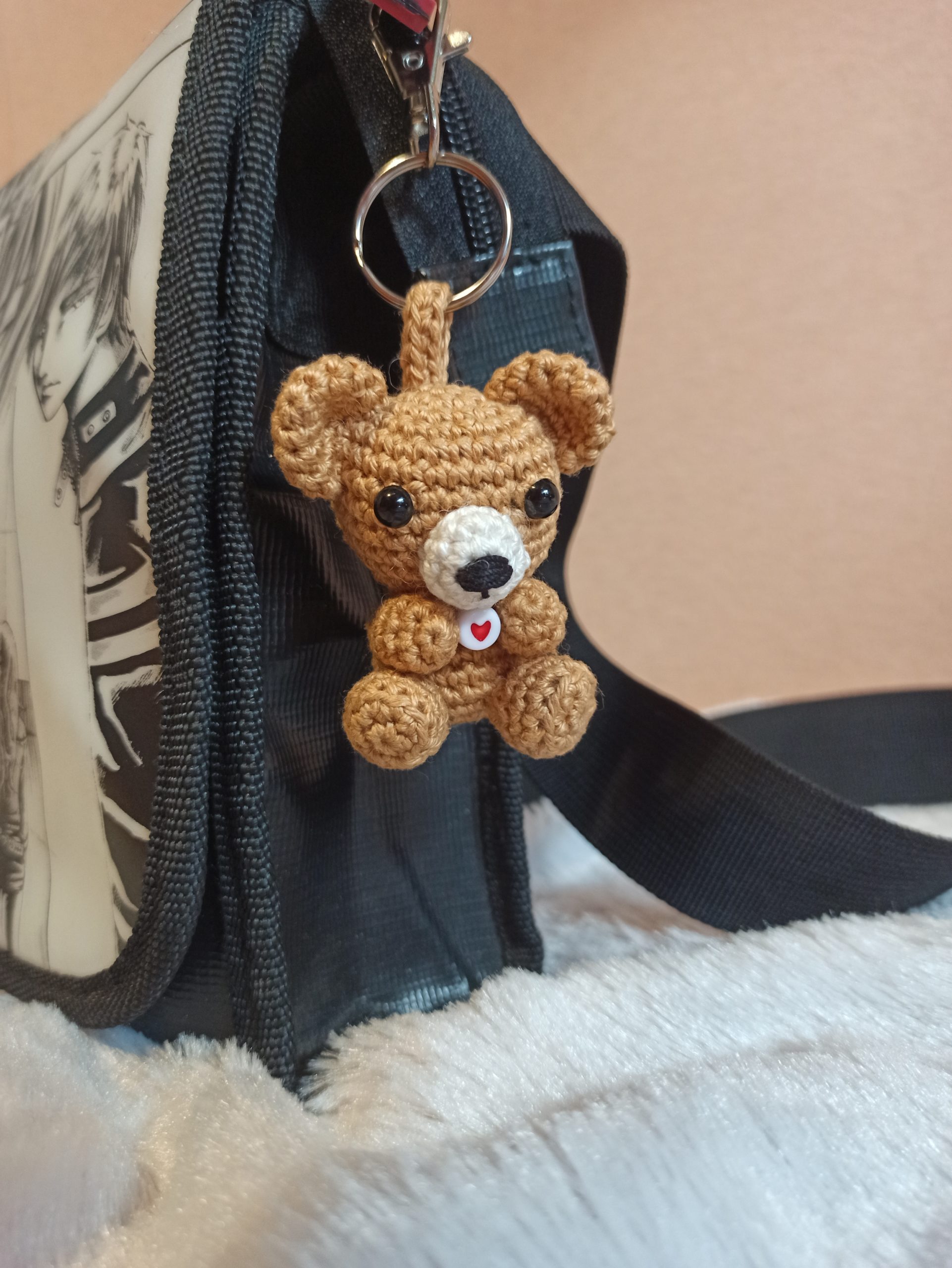 Teddy-Anhänger mit Herz – Bild 2